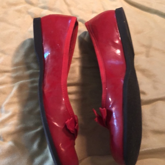 10 medium Michelle D. Red patent w/leopard print/red ribbon bow faux leather - Picture 4 of 7